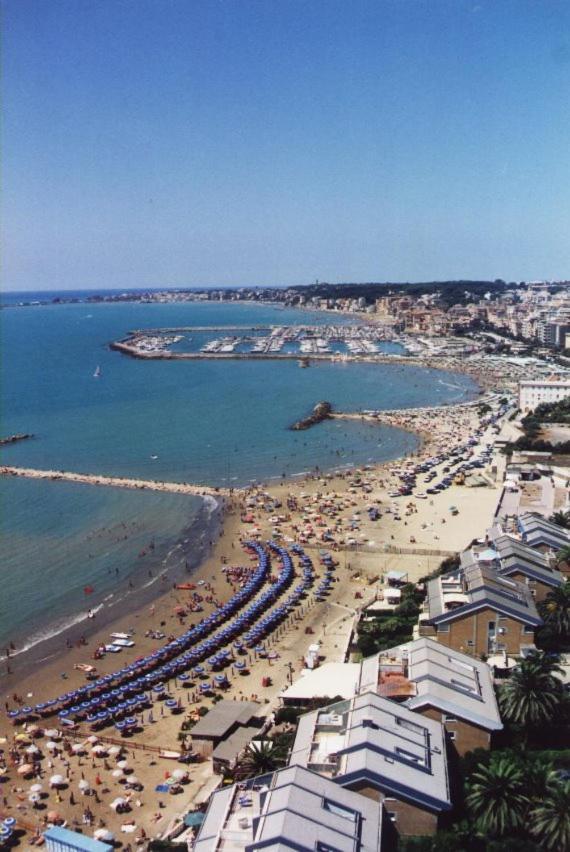 מלון נטונו La Casa Degli Artisti 1 מראה חיצוני תמונה